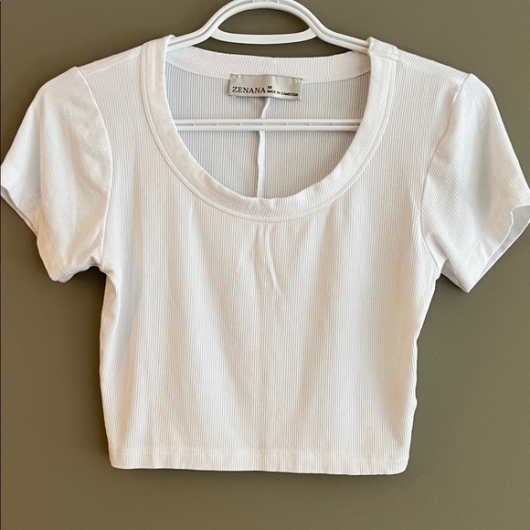 Zenana Outfitters Tops - Zenana Outfitters White Short Sleeve Crop Tee size medium